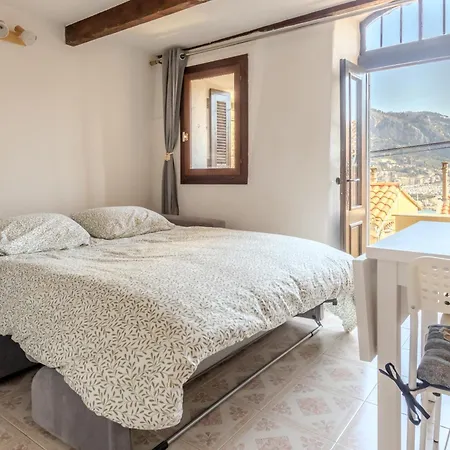 Duplex Vieille - Sea View Мантон